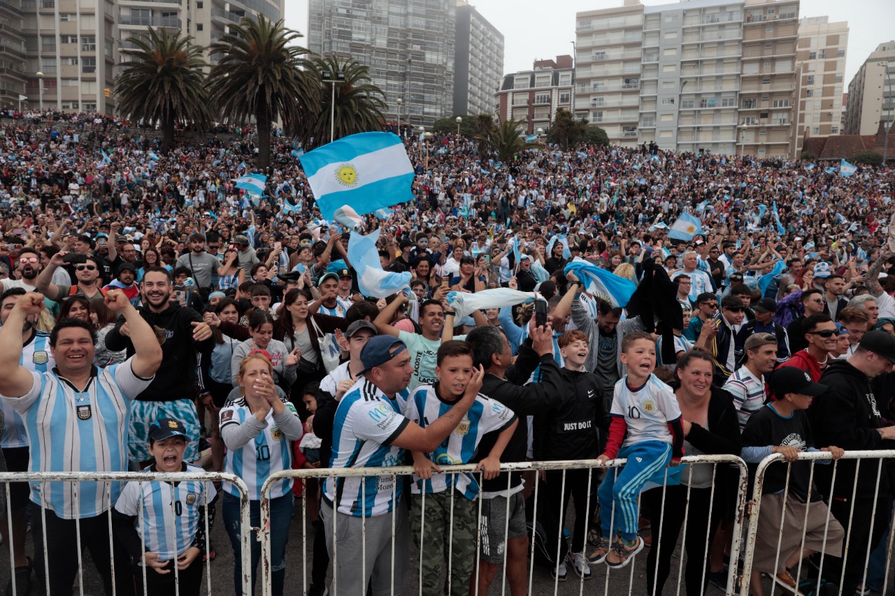 El “Mar del Plata Arena Fest” ya es la playa de la hinchada Argentina