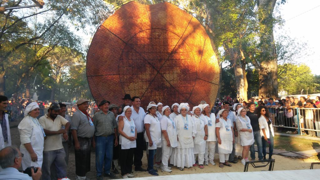 CELEBRAR LOS MANJARES BONAERENSES: TORTA FRITA GIGANTE Y MIEL PARA DISFRUTAR EN OTOÑO