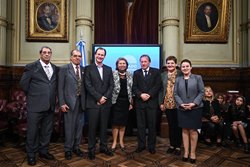 Kunath y Bordet distinguieron a personalidades entrerrianas en el Senado