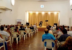 Roberto Romani llenó “De la raíz al vuelo” la Sociedad Israelita de Villaguay