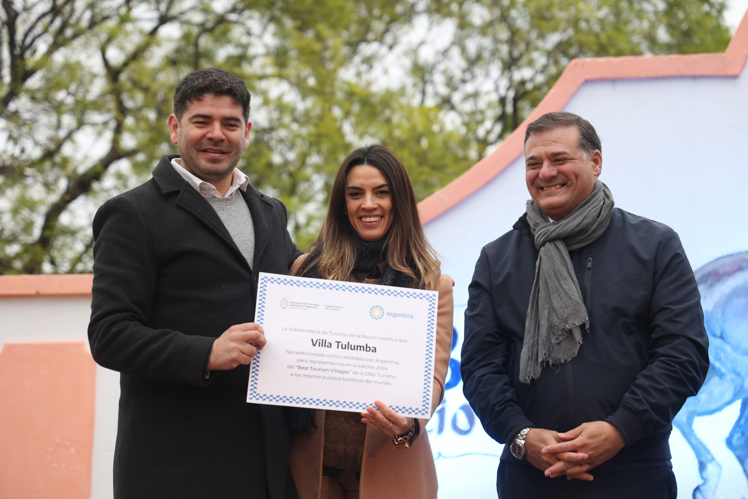 YANINA MARTÍNEZ ENTREGÓ EL CERTIFICADO DE CANDIDATURA DE VILLA TULUMBA A UNO DE LOS “MEJORES PUEBLOS TURÍSTICOS” DEL MUNDO