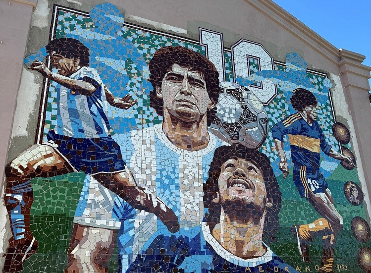 SE INAUGURA EL MURAL MAS GRANDEL MUNDO DEDICADO A MARADONA EN LA LOCALIDAD DE HERNANDEZ -ENTRE RIOS